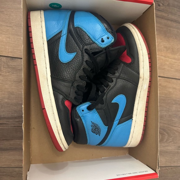 Nike Air High-Top Black and Red Sneakers - Picture 4 of 6